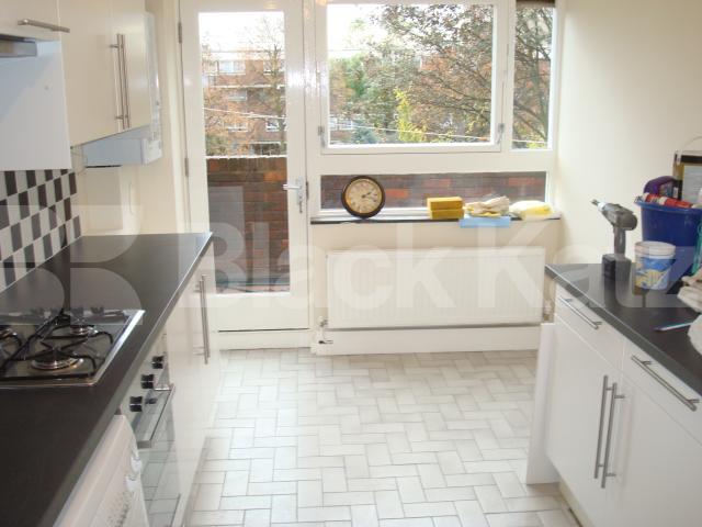 			New Instruction, 3 Bedroom, 1 bath, 1 reception Flat			 Airdrie close, Caledonian road / Kings cross